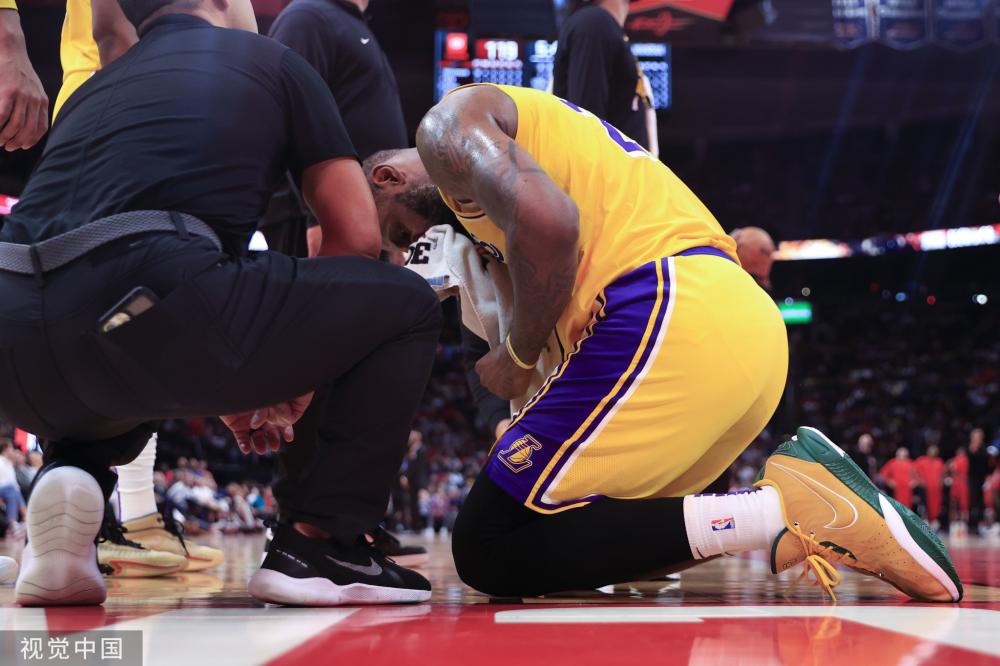 詹姆斯向库 詹姆斯向库